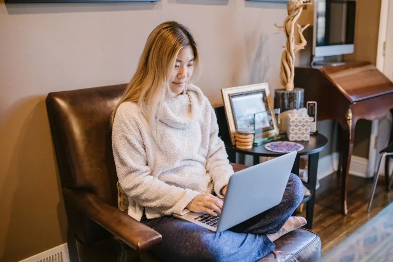 Apprendre l’anglais gratuitement en ligne : méthodes et ressources pour progresser seul