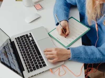 Comment apprendre l&rsquo;anglais : méthodes, progression et stratégies pour francophones