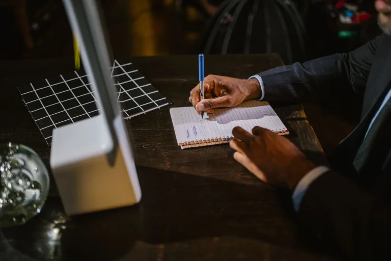 Comment apprendre l’anglais rapidement et gratuitement : méthode pas à pas