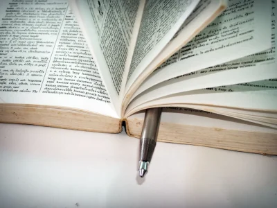 Les verbes irréguliers en anglais : mécanismes, patterns et méthodes d&rsquo;apprentissage