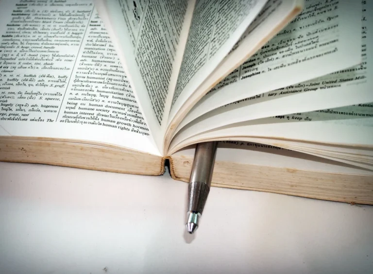 Les verbes irréguliers en anglais : mécanismes, patterns et méthodes d’apprentissage