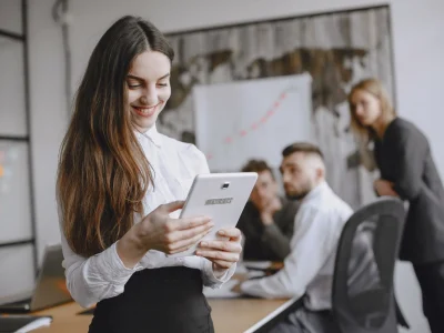 Apprendre à parler en anglais : mécanismes, obstacles et méthodes pour francophones