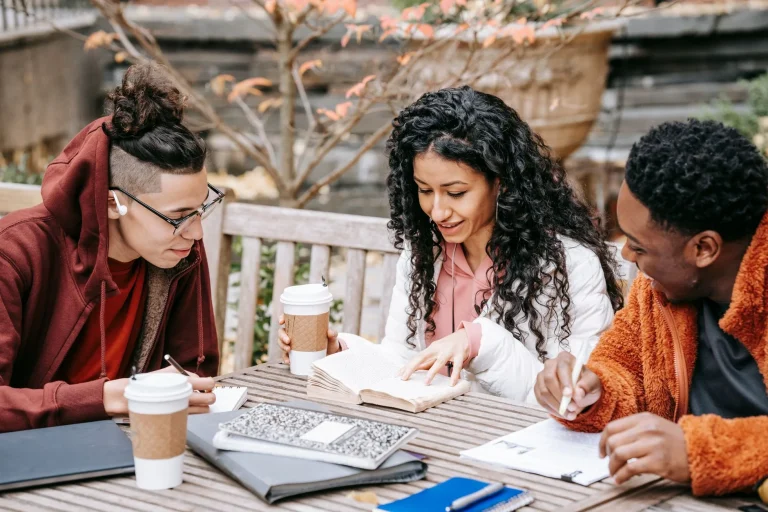 Comment apprendre l’anglais facilement : méthodes, repères et pièges à éviter