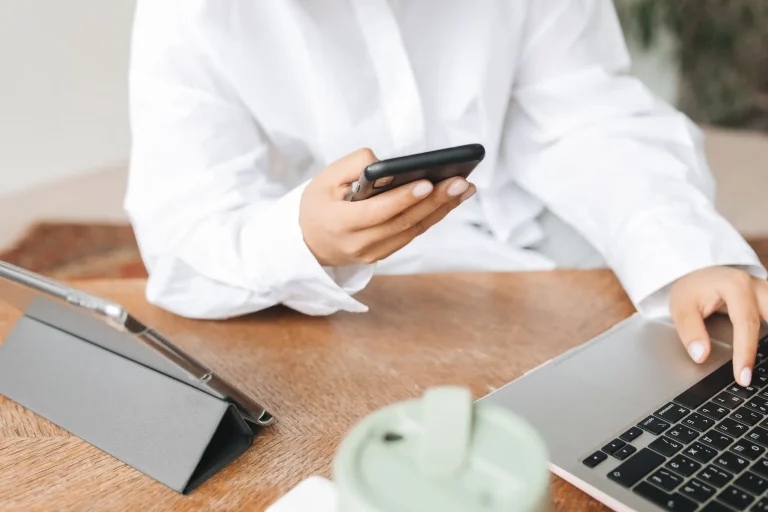 Cours d’anglais en ligne : quel format choisir selon son profil ?