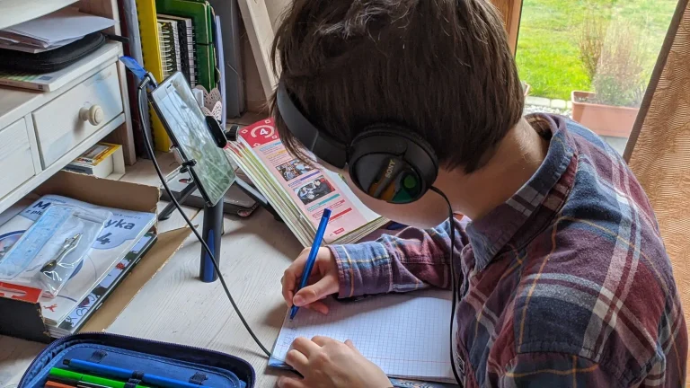 Cours d’anglais gratuits en PDF à télécharger : comment choisir et utiliser ses fiches