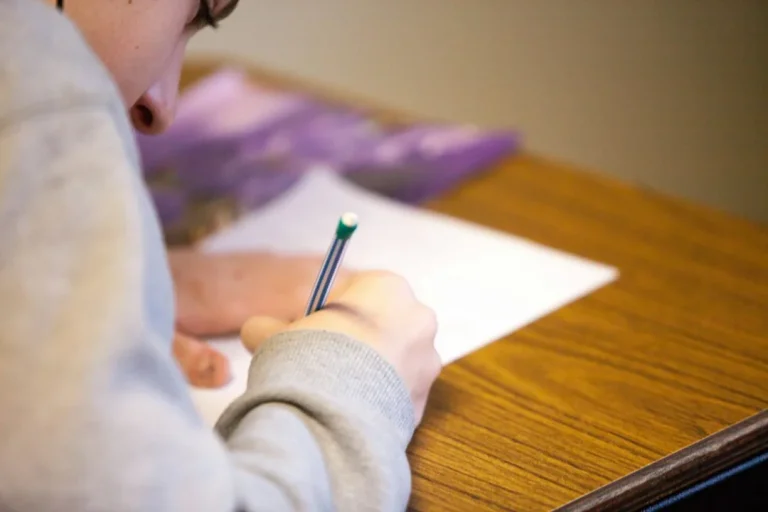 Préparer le TOEIC : méthode structurée pour progresser efficacement